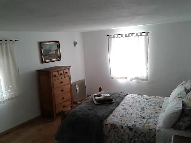 Typical Small House Near Lisbon オエイラス 0*,  ポルトガル