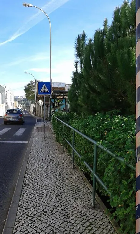 別荘 Typical Small House Near Lisbon オエイラス ポルトガル