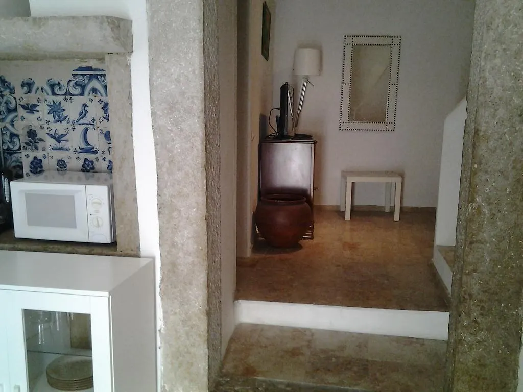 Typical Small House Near Lisbon オエイラス 0*,