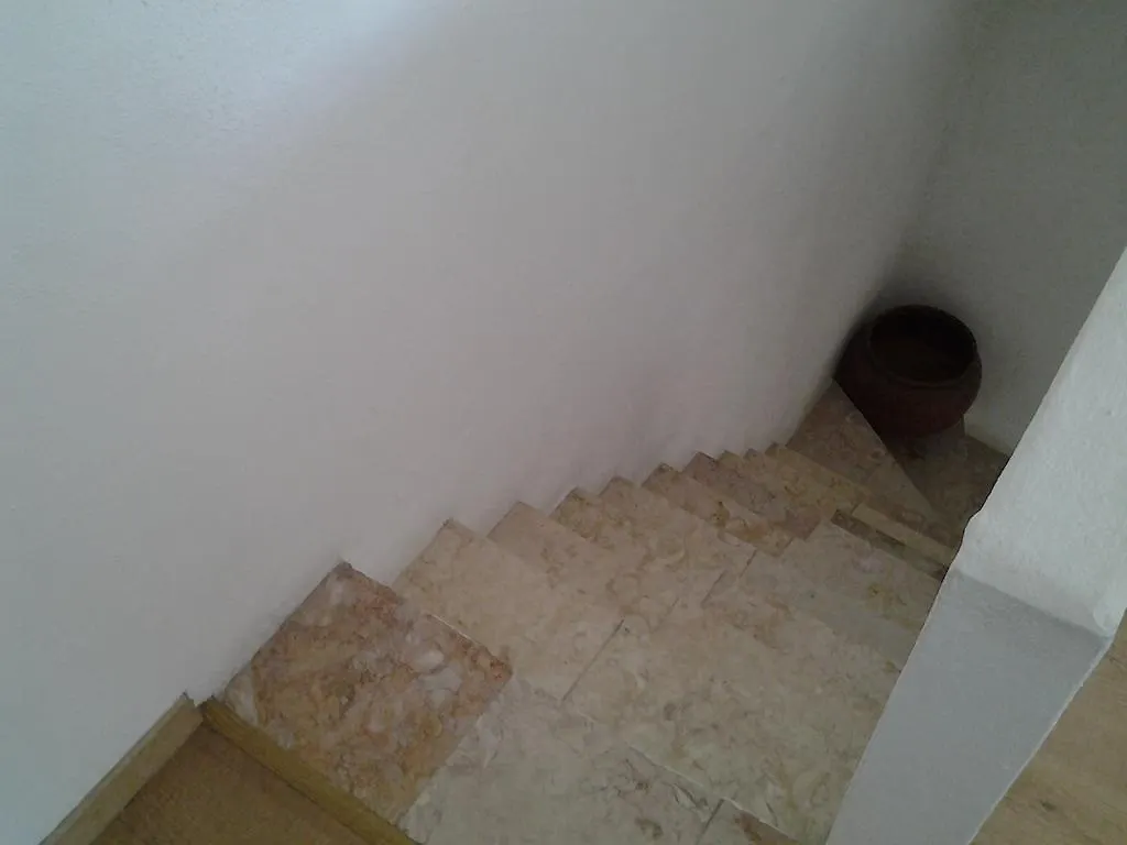 Typical Small House Near Lisbon オエイラス